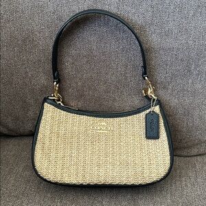 Coach Teri Shoulder Bag in straw and refined pebble leather